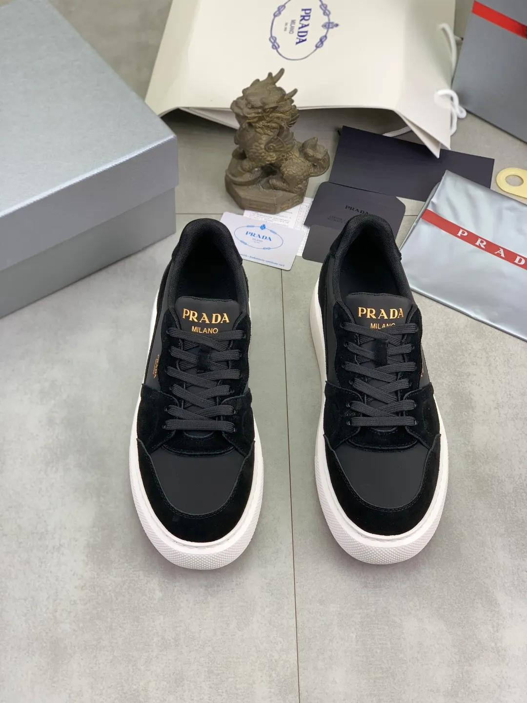 Men's men's shoes P560 💰【New style】Top quality, new popular models on the official website, which will never go out of style for a century, 🆘 The trendy brand (Prada) mainly promotes popular models, avant-garde and versatile fashionable men's shoes, privately molded, with cowhide splicing and 1:1 oil edge treatment... fashionable and simple, original imported cowhide with python skin, cowhide leather lining for feet; the atmosphere and personality are more fashionable, eye-catching and pursuing class. It will subvert the old idea and be a must-have for fashionistas who want to spend time with you! Must keep it! High-end comfortable and low-cost, high-end quality workmanship. Size: 38-45 4️⃣ colors available. full package